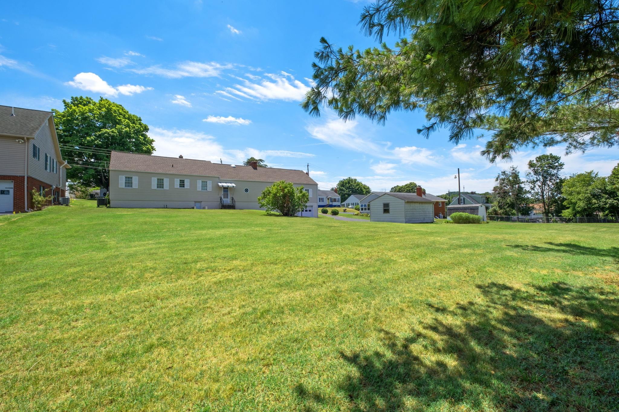 40 SUNSET BLVD, STAUNTON, Virginia 24401, 3 Bedrooms Bedrooms, ,1 BathroomBathrooms,Residential,40 SUNSET BLVD,678890 MLS # 678890