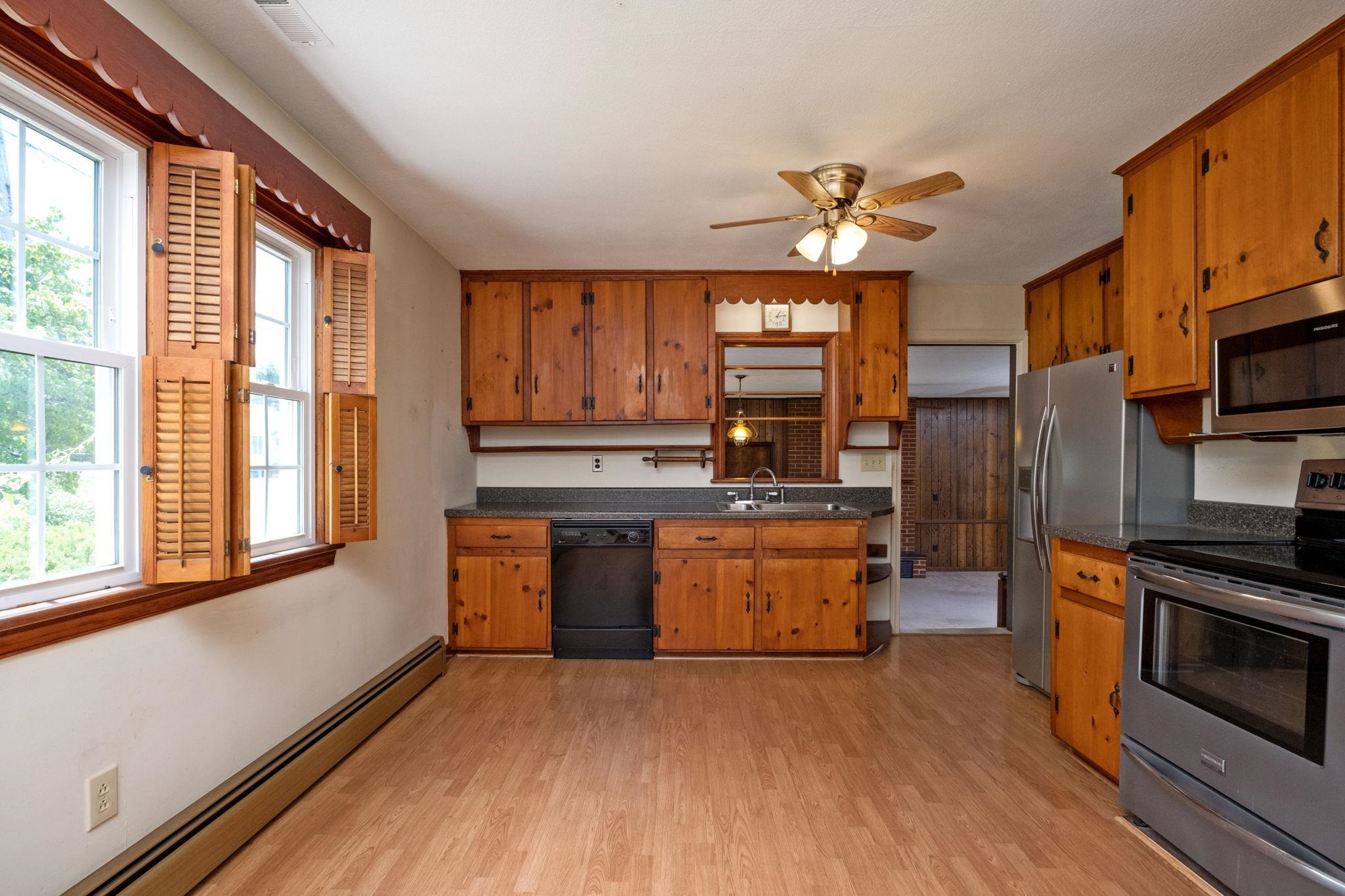 40 SUNSET BLVD, STAUNTON, Virginia 24401, 3 Bedrooms Bedrooms, ,1 BathroomBathrooms,Residential,40 SUNSET BLVD,678890 MLS # 678890
