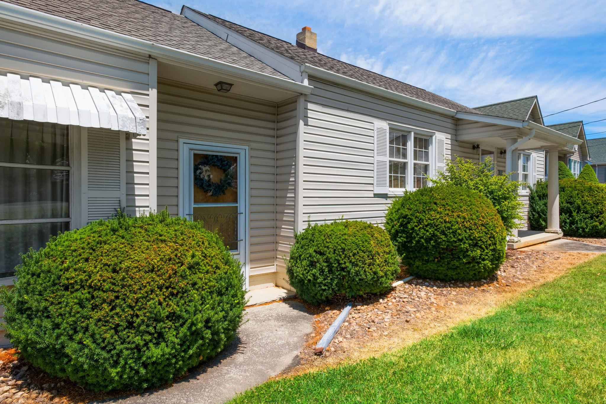 40 SUNSET BLVD, STAUNTON, Virginia 24401, 3 Bedrooms Bedrooms, ,1 BathroomBathrooms,Residential,40 SUNSET BLVD,678890 MLS # 678890