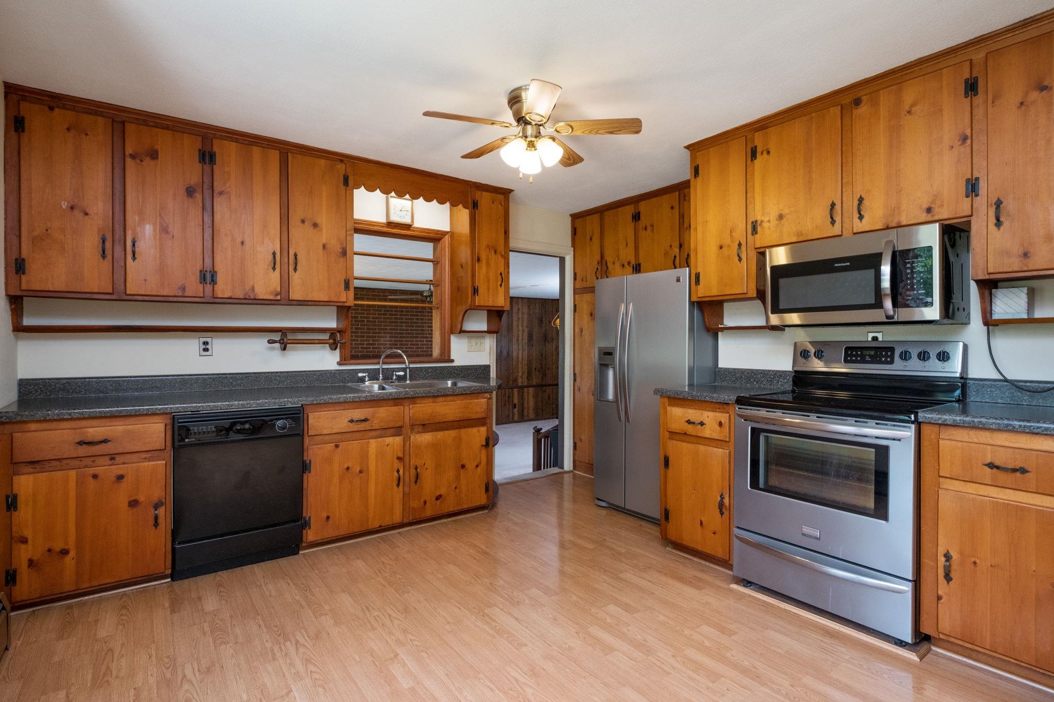 40 SUNSET BLVD, STAUNTON, Virginia 24401, 3 Bedrooms Bedrooms, ,1 BathroomBathrooms,Residential,40 SUNSET BLVD,678890 MLS # 678890