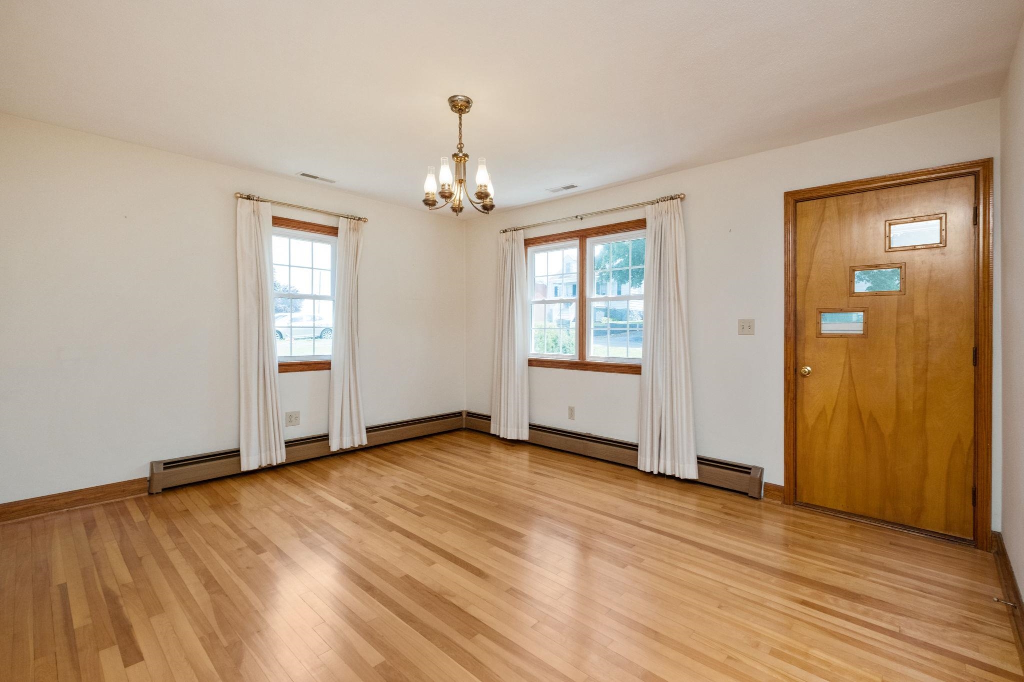 40 SUNSET BLVD, STAUNTON, Virginia 24401, 3 Bedrooms Bedrooms, ,1 BathroomBathrooms,Residential,40 SUNSET BLVD,678890 MLS # 678890
