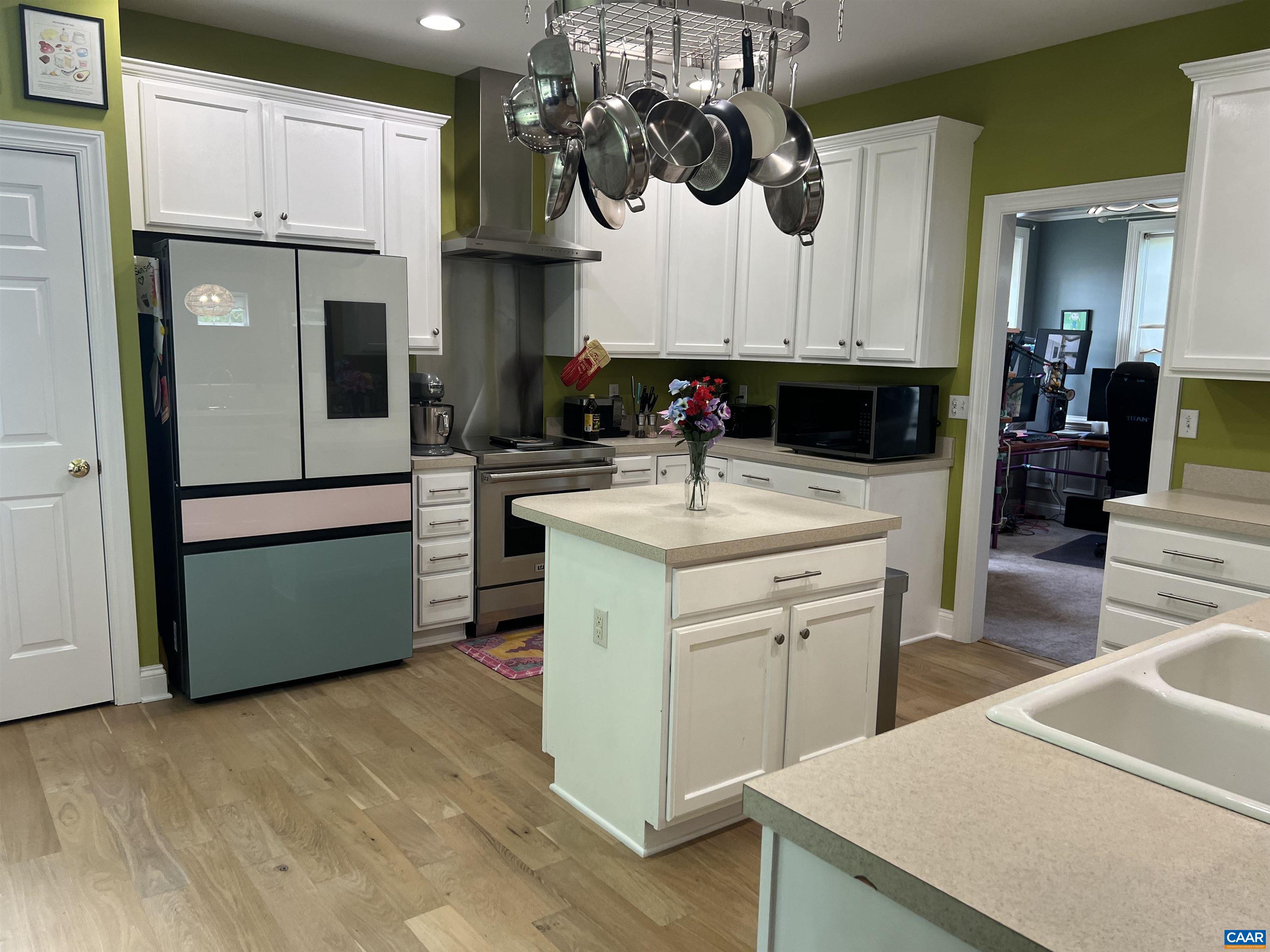 560 ROLLING VALLEY CT, CHARLOTTESVILLE, Virginia 22902, 5 Bedrooms Bedrooms, ,2 BathroomsBathrooms,Residential,560 ROLLING VALLEY CT,678891 MLS # 678891