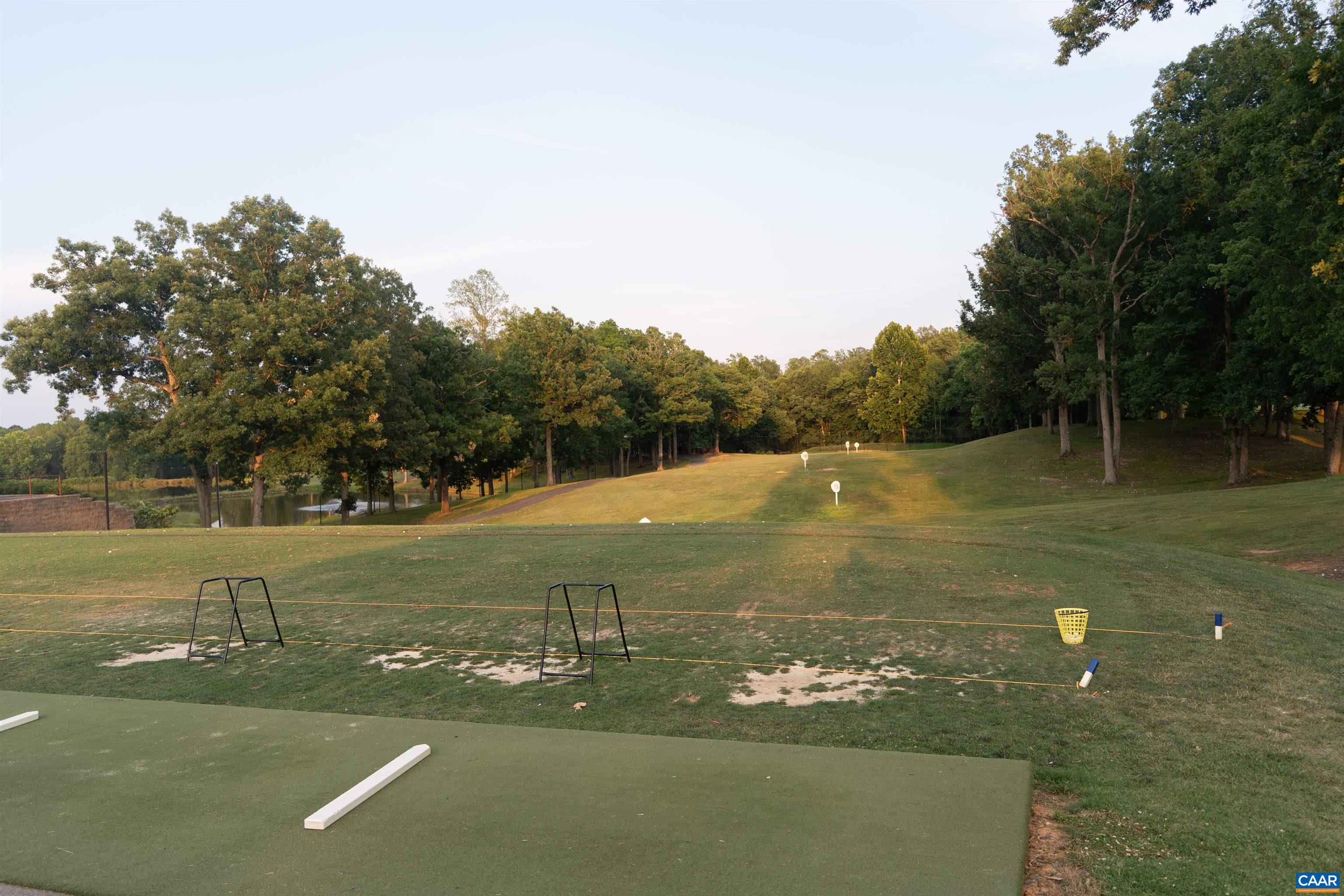 The Lake Monticello Golf Course is just 10 minutes away. (Golf course charges additional fees.)