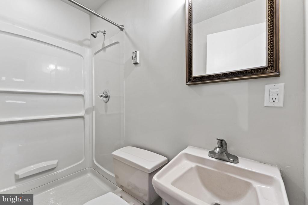 11053 BRENT TOWN RD, CATLETT, Virginia 20119, 3 Bedrooms Bedrooms, ,2 BathroomsBathrooms,Residential,11053 BRENT TOWN RD,VAFQ2022780 MLS # VAFQ2022780