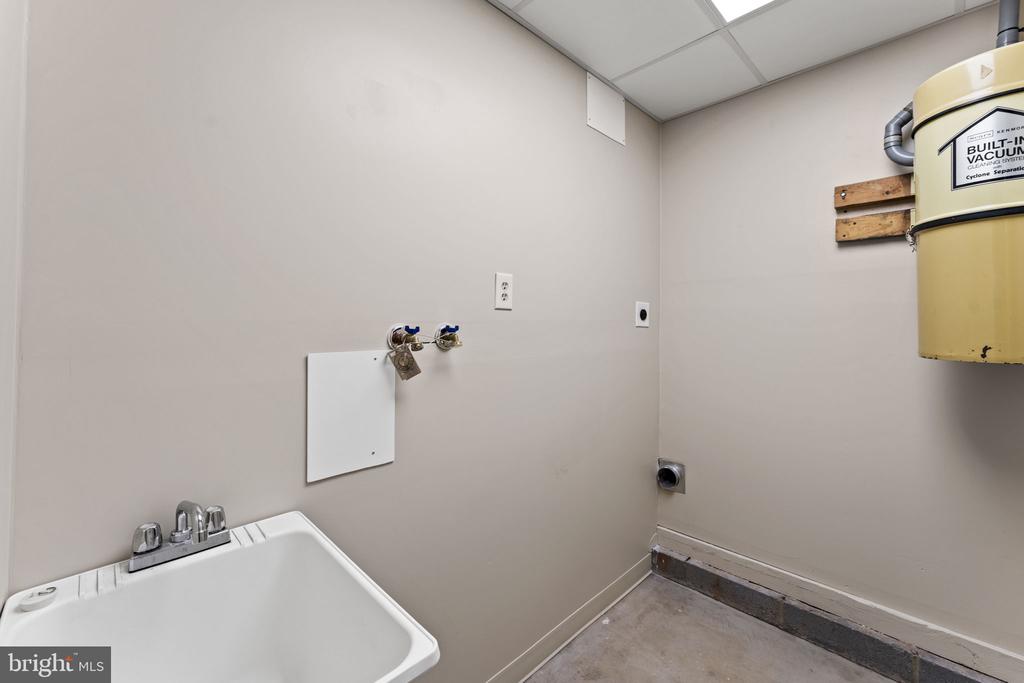 11053 BRENT TOWN RD, CATLETT, Virginia 20119, 3 Bedrooms Bedrooms, ,2 BathroomsBathrooms,Residential,11053 BRENT TOWN RD,VAFQ2022780 MLS # VAFQ2022780