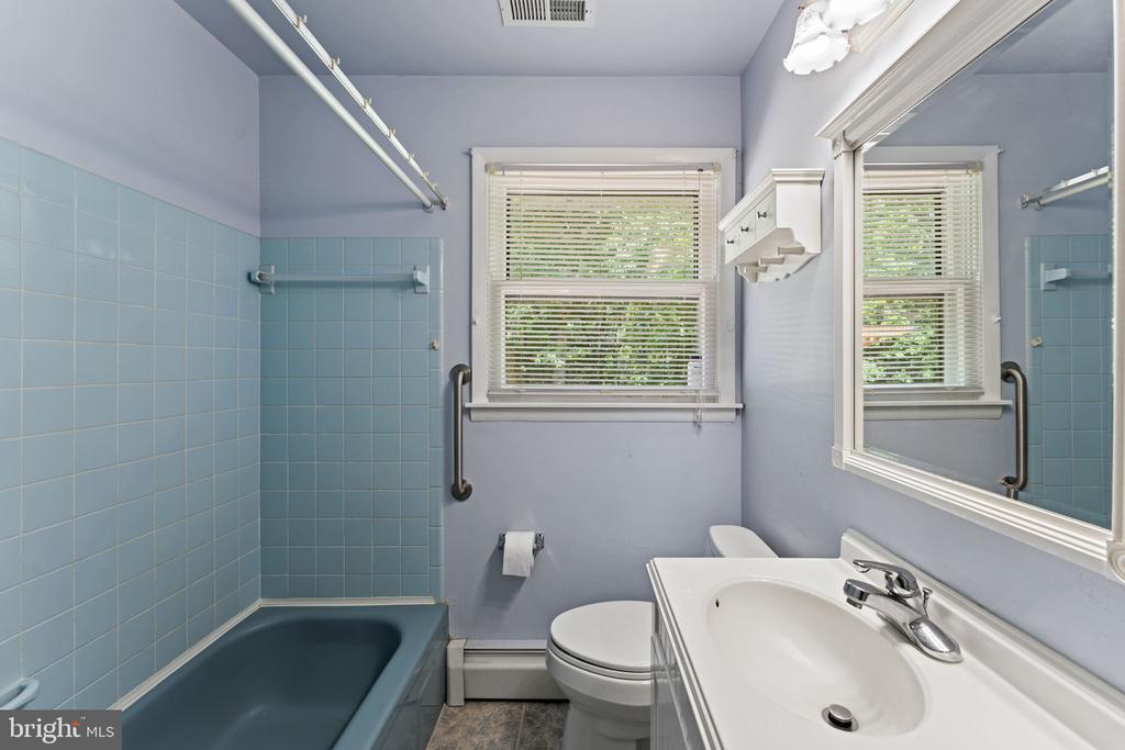 11053 BRENT TOWN RD, CATLETT, Virginia 20119, 3 Bedrooms Bedrooms, ,2 BathroomsBathrooms,Residential,11053 BRENT TOWN RD,VAFQ2022780 MLS # VAFQ2022780
