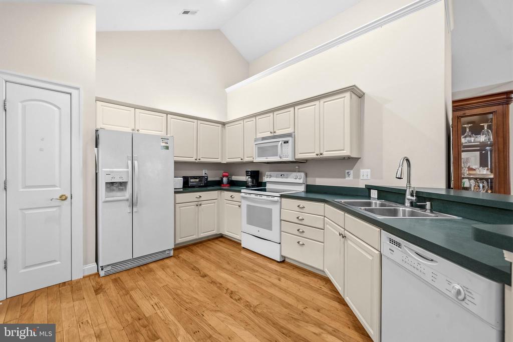 6233 AUTUMN LEAF DR, FREDERICKSBURG, Virginia 22407, 2 Bedrooms Bedrooms, ,2 BathroomsBathrooms,Residential,6233 AUTUMN LEAF DR,VASP2043174 MLS # VASP2043174