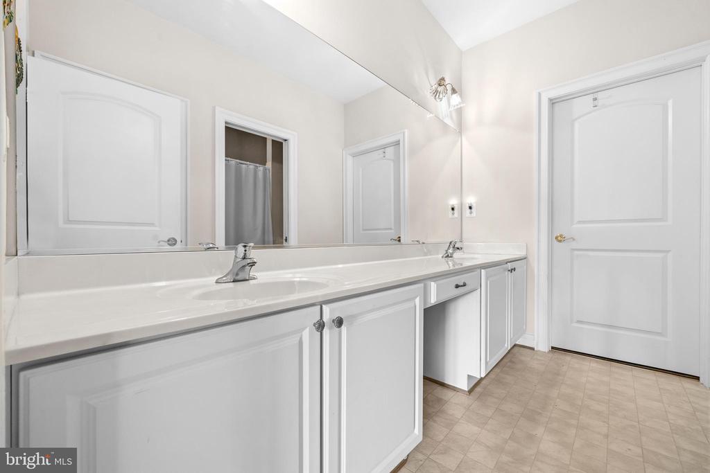 6233 AUTUMN LEAF DR, FREDERICKSBURG, Virginia 22407, 2 Bedrooms Bedrooms, ,2 BathroomsBathrooms,Residential,6233 AUTUMN LEAF DR,VASP2043174 MLS # VASP2043174