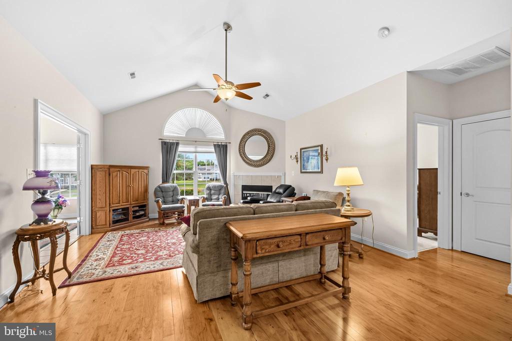 6233 AUTUMN LEAF DR, FREDERICKSBURG, Virginia 22407, 2 Bedrooms Bedrooms, ,2 BathroomsBathrooms,Residential,6233 AUTUMN LEAF DR,VASP2043174 MLS # VASP2043174