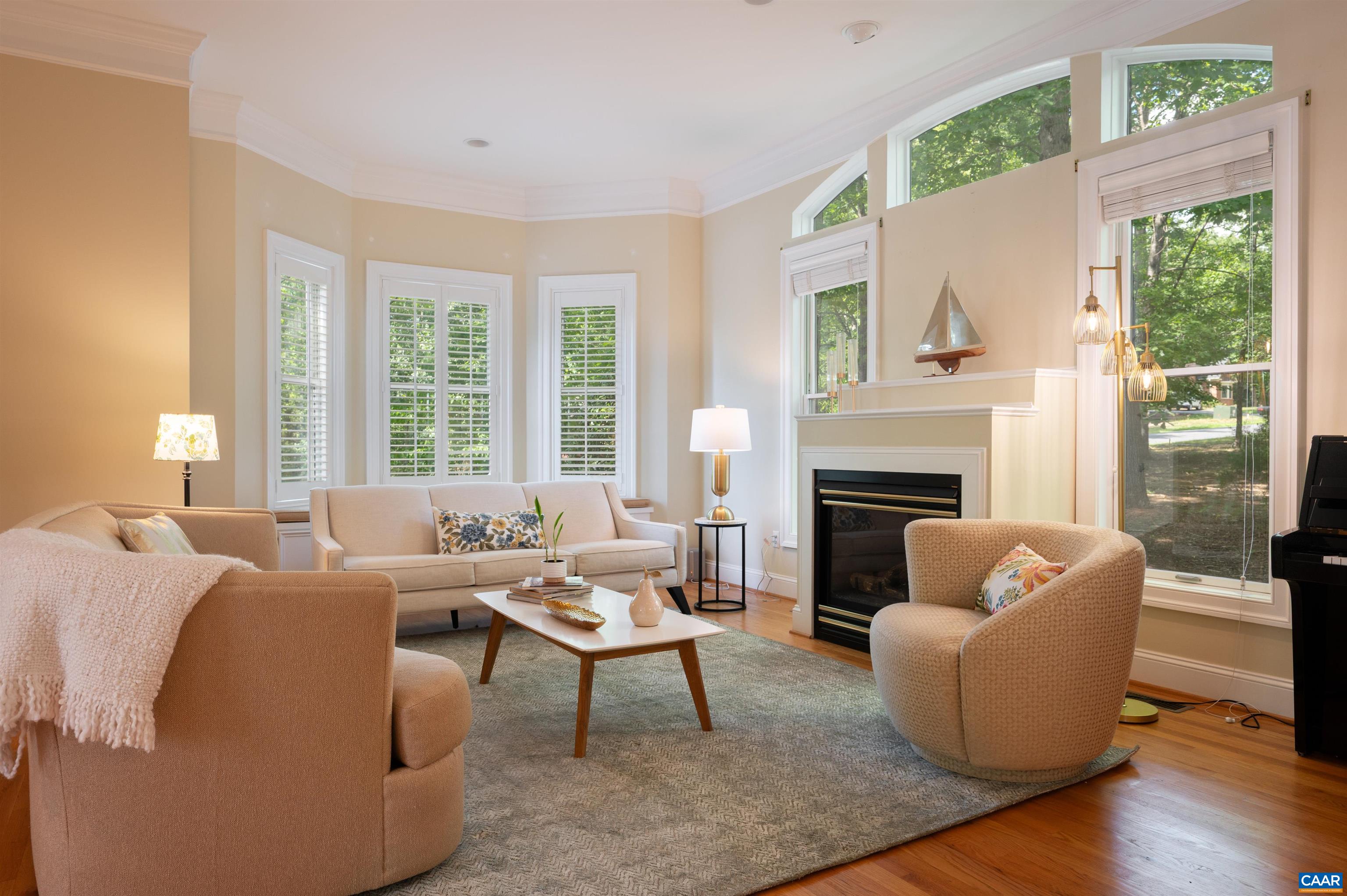 10' ceilings are gorgeous!