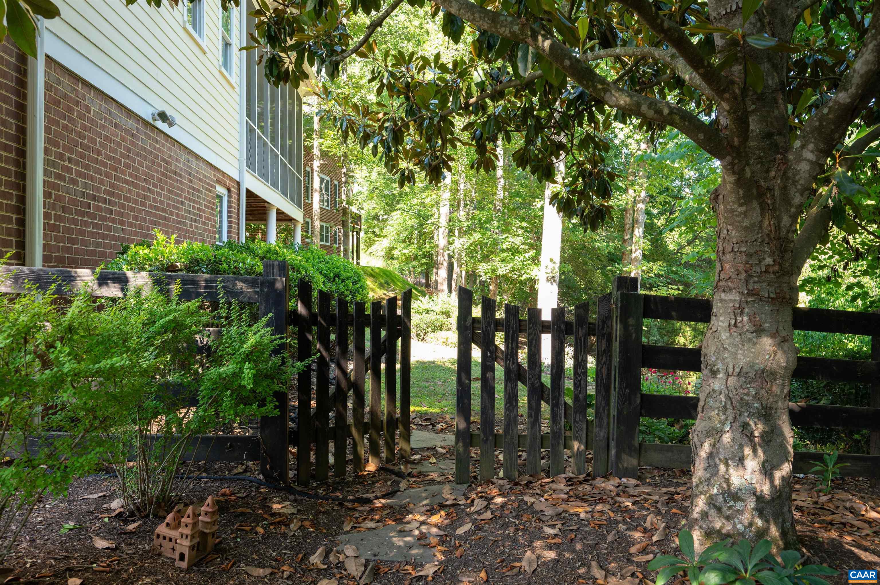 Entrance from courtyard and driveway