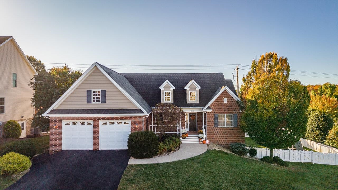 322 MELVIN CIR, BRIDGEWATER, Virginia 22812, 4 Bedrooms Bedrooms, ,3 BathroomsBathrooms,Residential,322 MELVIN CIR,678902 MLS # 678902
