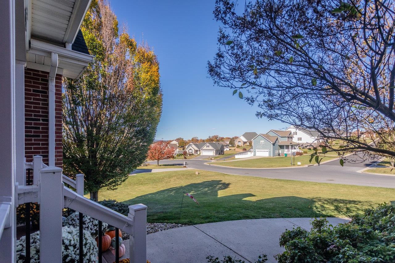 322 MELVIN CIR, BRIDGEWATER, Virginia 22812, 4 Bedrooms Bedrooms, ,3 BathroomsBathrooms,Residential,322 MELVIN CIR,678902 MLS # 678902