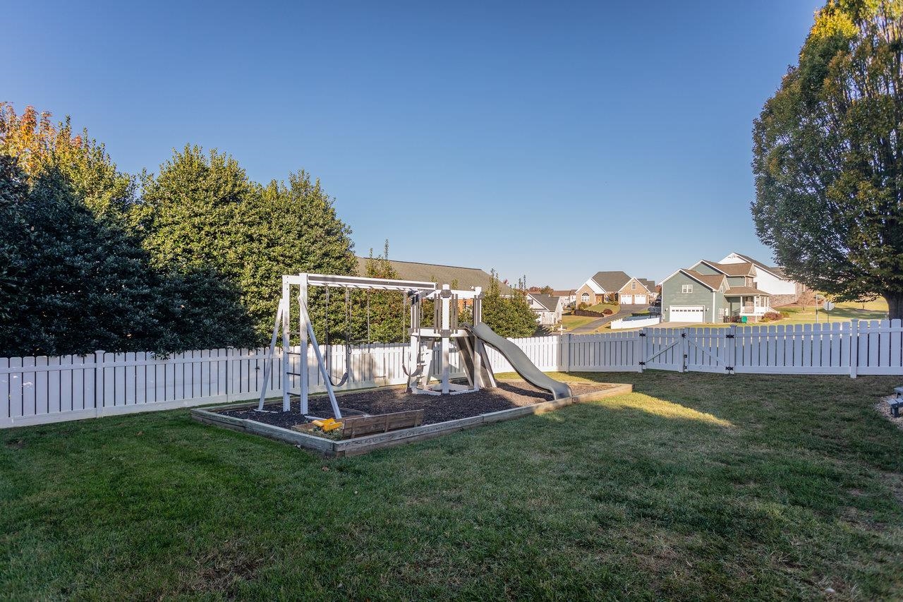 322 MELVIN CIR, BRIDGEWATER, Virginia 22812, 4 Bedrooms Bedrooms, ,3 BathroomsBathrooms,Residential,322 MELVIN CIR,678902 MLS # 678902