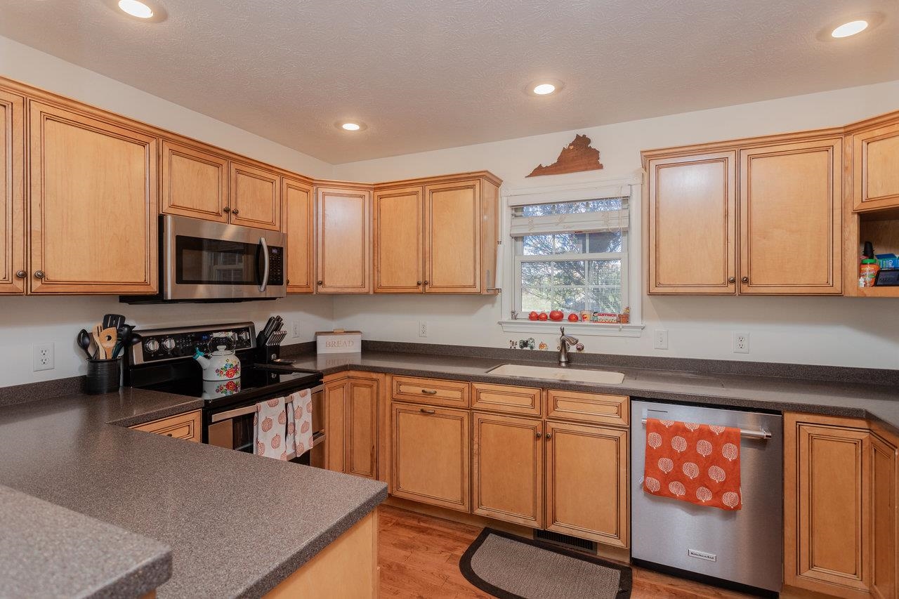 322 MELVIN CIR, BRIDGEWATER, Virginia 22812, 4 Bedrooms Bedrooms, ,3 BathroomsBathrooms,Residential,322 MELVIN CIR,678902 MLS # 678902