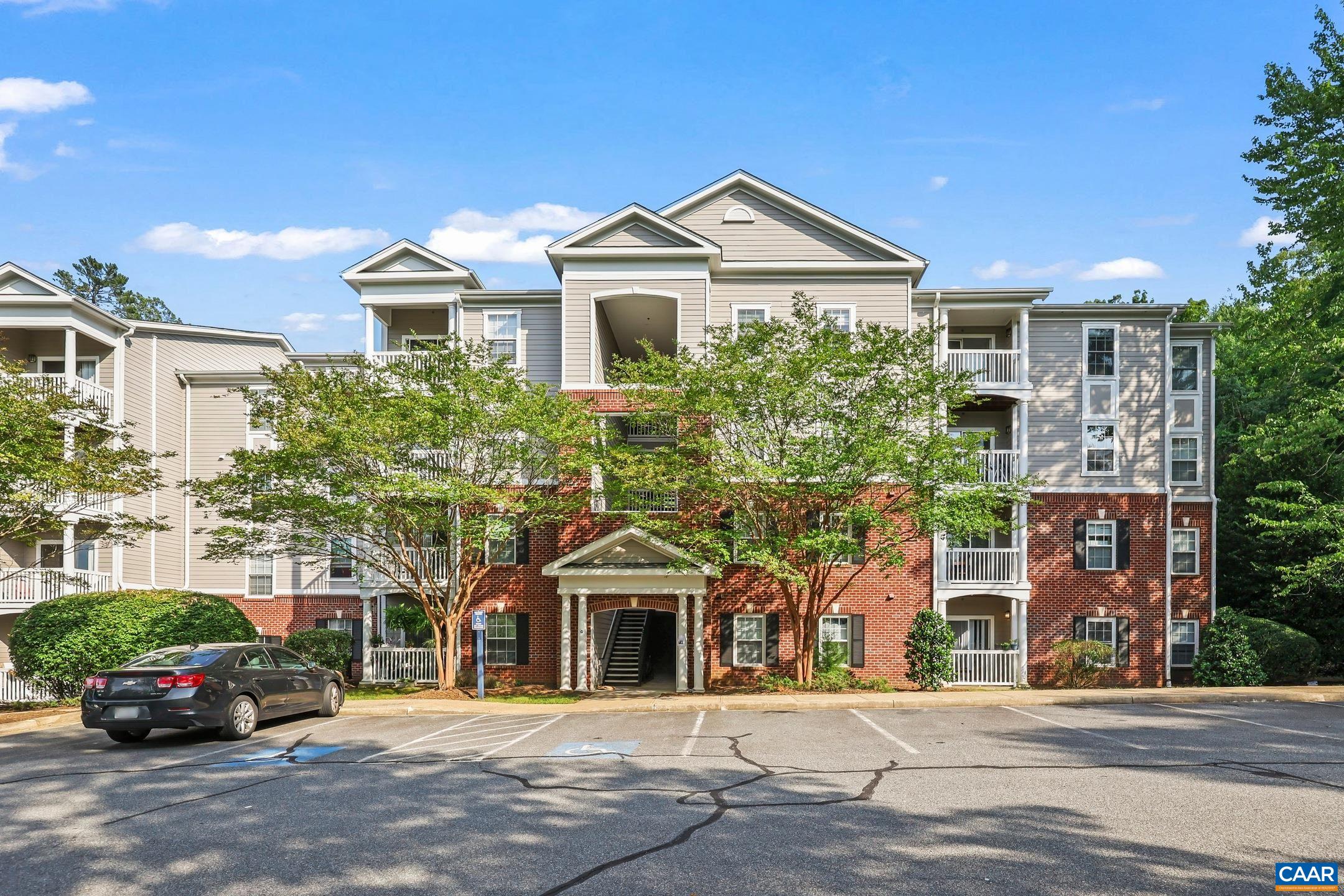 237 YELLOWSTONE DR, CHARLOTTESVILLE, Virginia 22903, 2 Bedrooms Bedrooms, ,2 BathroomsBathrooms,Residential,237 YELLOWSTONE DR,678904 MLS # 678904