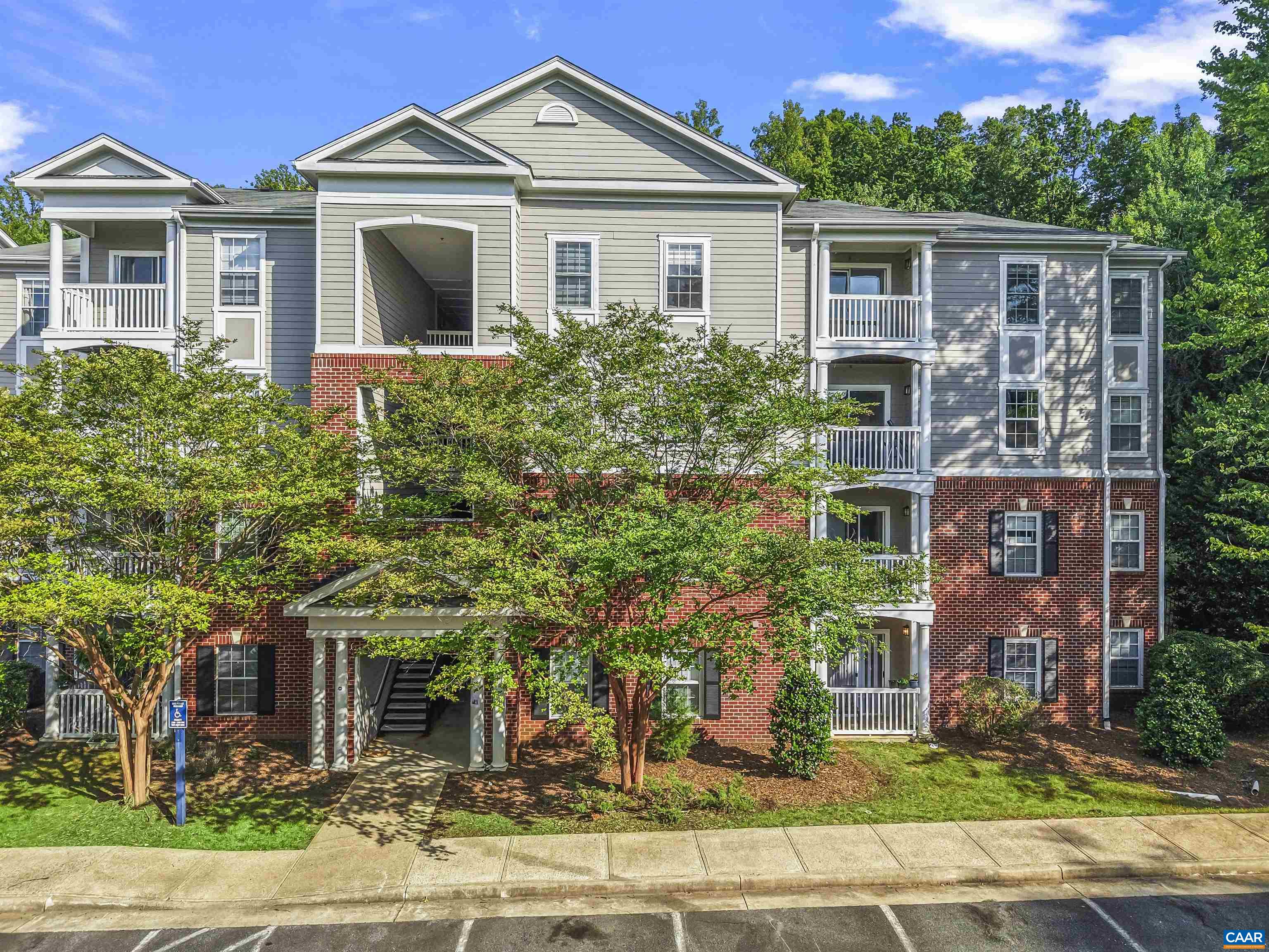 237 YELLOWSTONE DR, CHARLOTTESVILLE, Virginia 22903, 2 Bedrooms Bedrooms, ,2 BathroomsBathrooms,Residential,237 YELLOWSTONE DR,678904 MLS # 678904