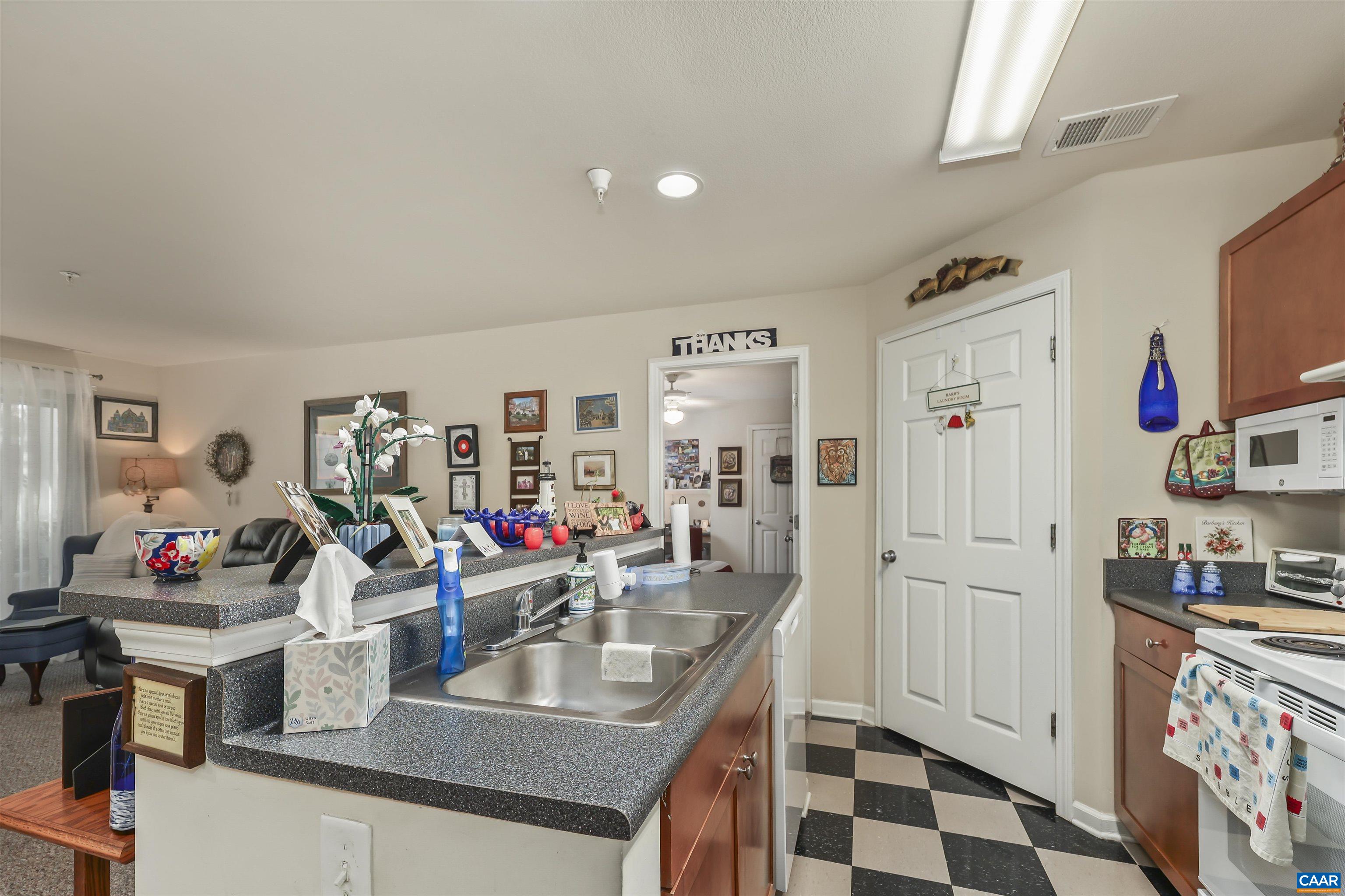 237 YELLOWSTONE DR, CHARLOTTESVILLE, Virginia 22903, 2 Bedrooms Bedrooms, ,2 BathroomsBathrooms,Residential,237 YELLOWSTONE DR,678904 MLS # 678904
