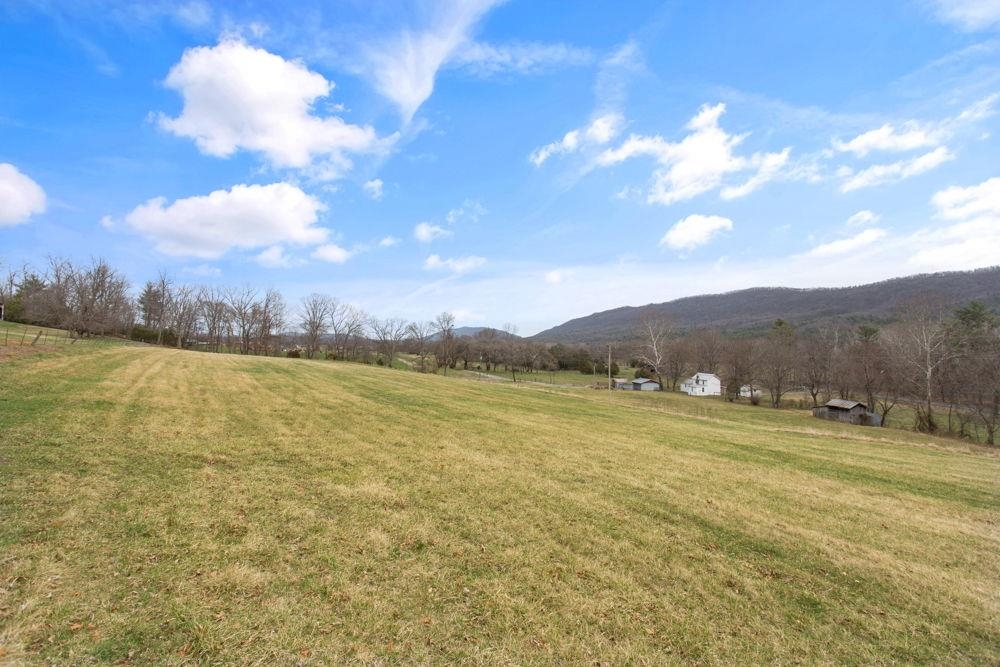 12111 SLEEPY HOLLOW LN, FULKS RUN, Virginia 22830, 3 Bedrooms Bedrooms, ,1 BathroomBathrooms,Residential,12111 SLEEPY HOLLOW LN,678912 MLS # 678912