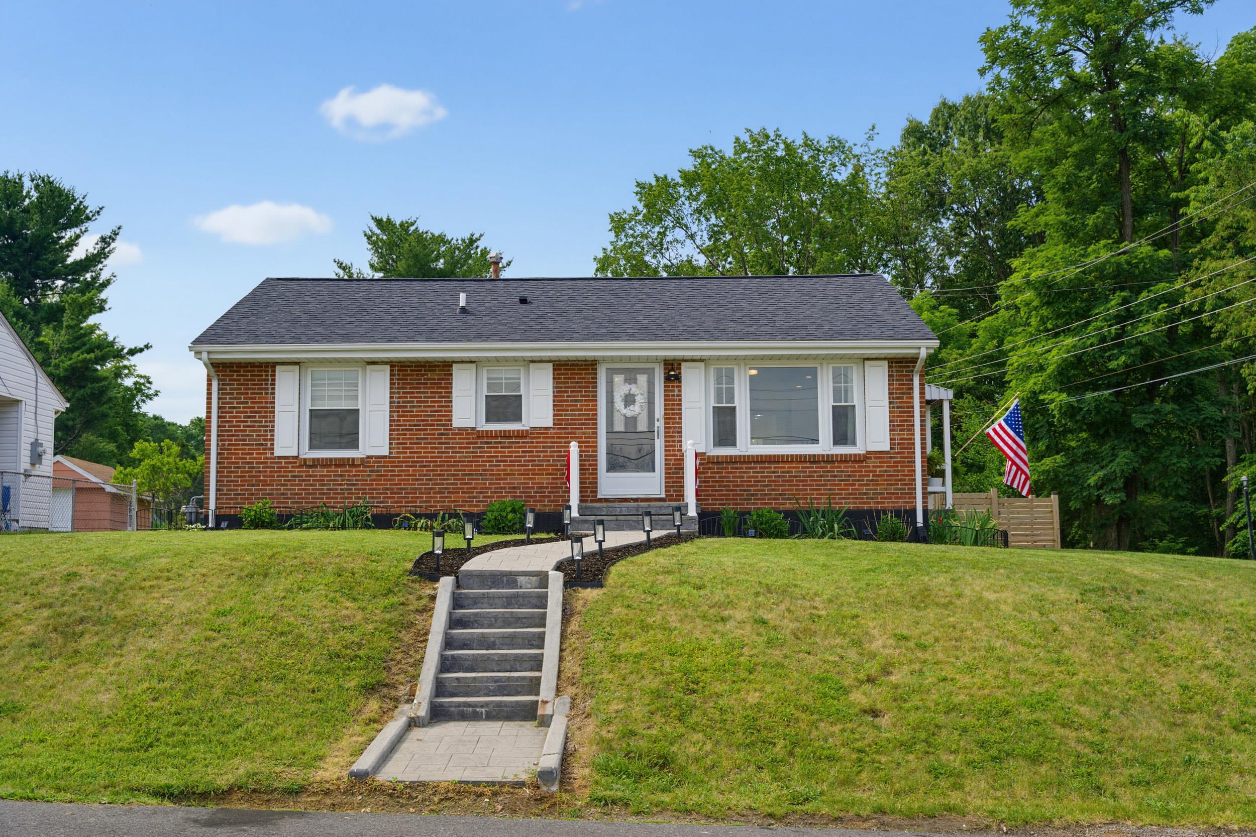 2412 PARK HILL RD, STAUNTON, Virginia 24401, 3 Bedrooms Bedrooms, ,2 BathroomsBathrooms,Residential,2412 PARK HILL RD,678920 MLS # 678920
