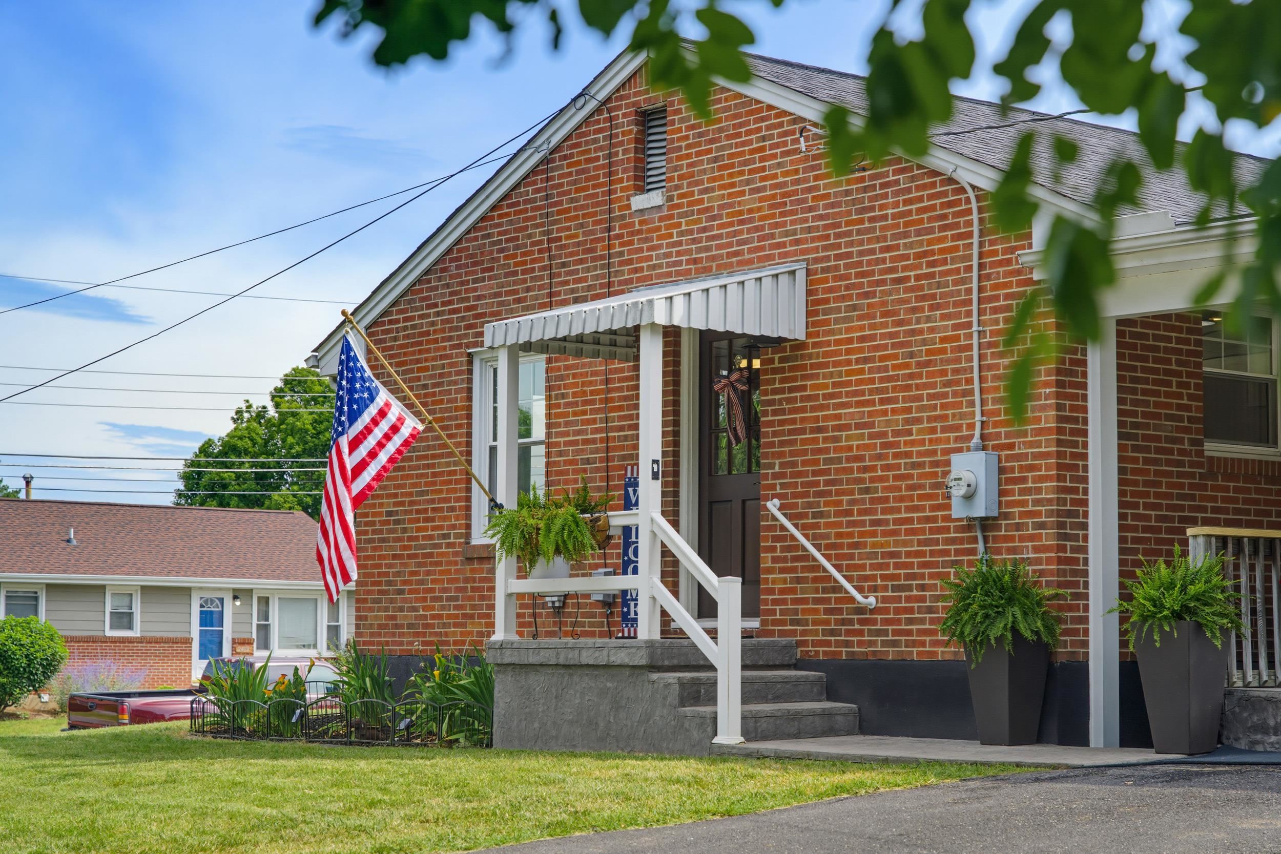 2412 PARK HILL RD, STAUNTON, Virginia 24401, 3 Bedrooms Bedrooms, ,2 BathroomsBathrooms,Residential,2412 PARK HILL RD,678920 MLS # 678920