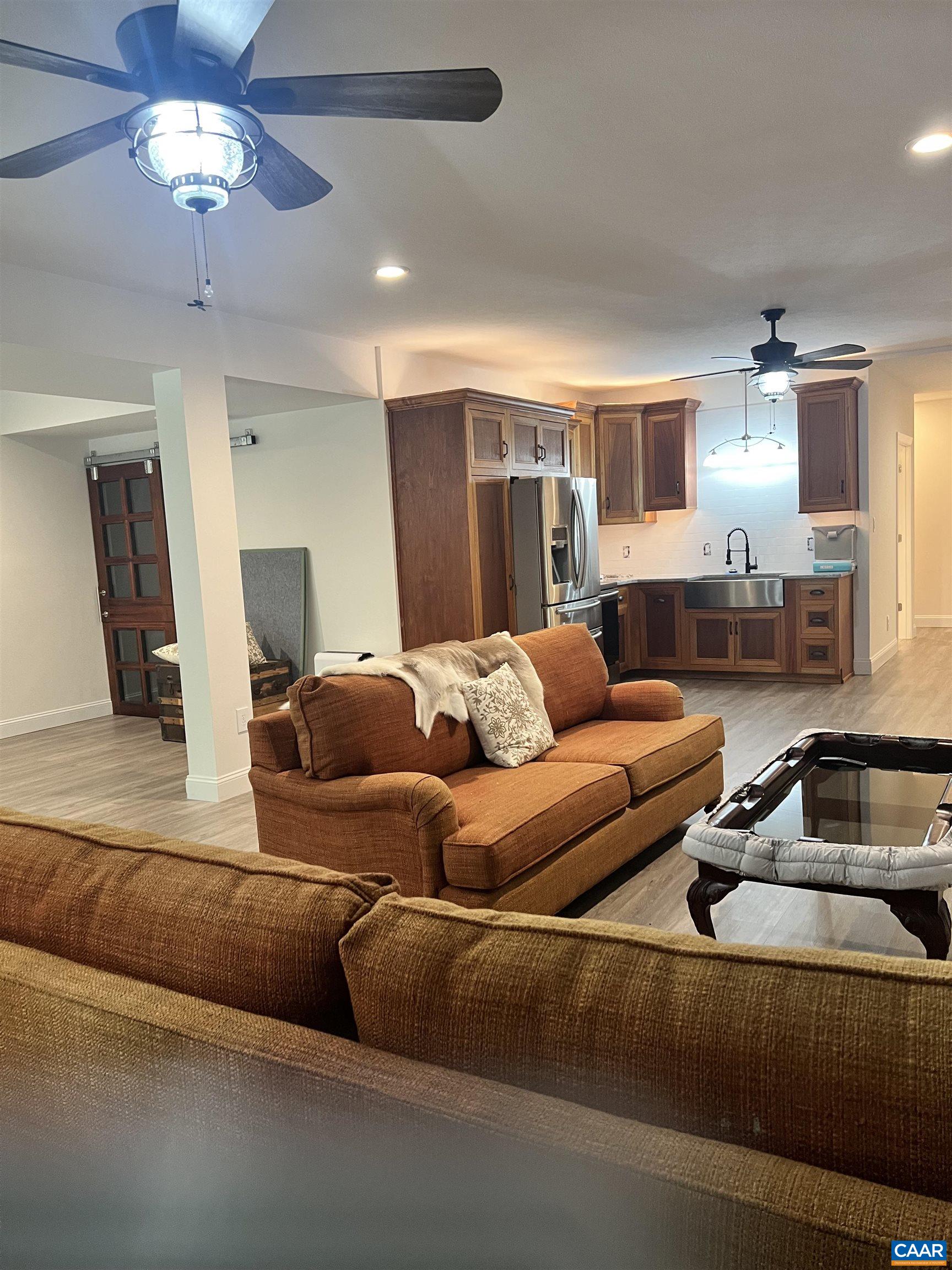 plus full kitchen w appliances and king master br bath and washer dryer and fabulous blinds
