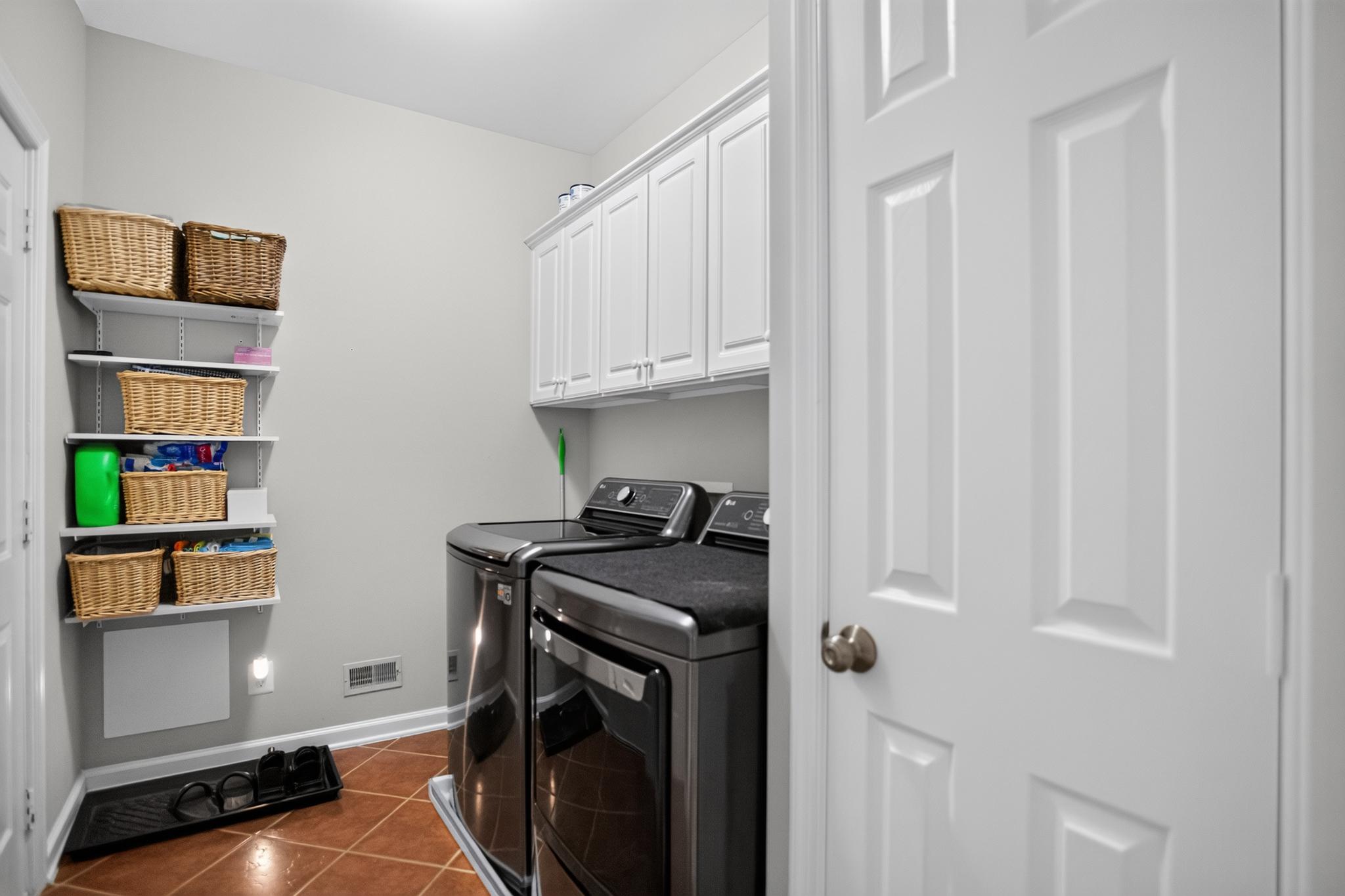 6442 WHITES MILL LN, WARRENTON, Virginia 20187, 5 Bedrooms Bedrooms, ,4 BathroomsBathrooms,Residential,6442 WHITES MILL LN,VAFQ2022682 MLS # VAFQ2022682