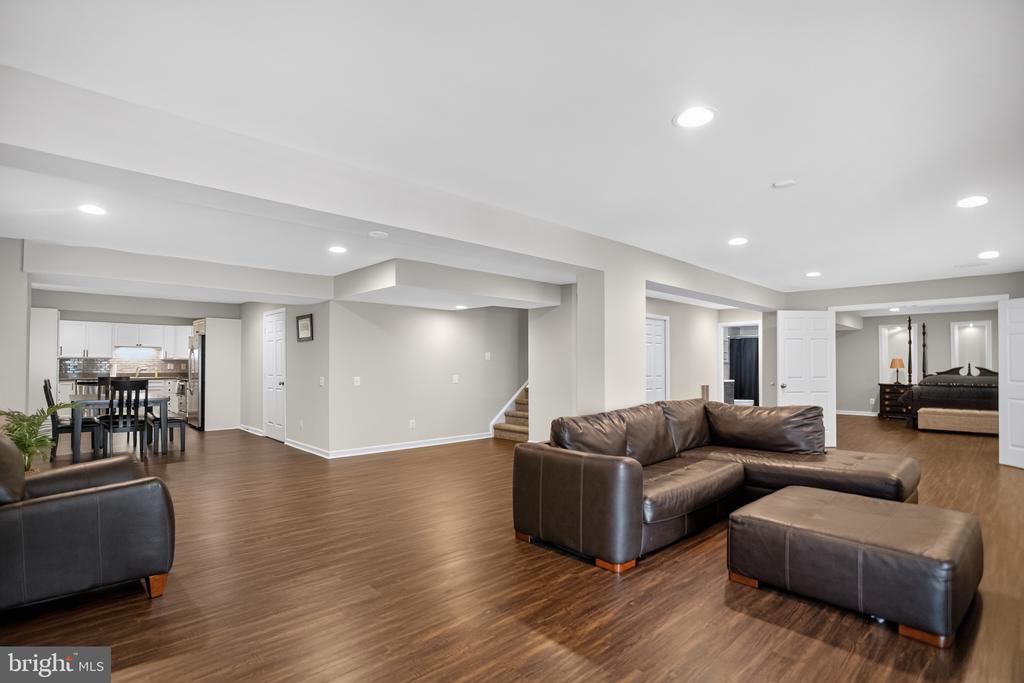 6442 WHITES MILL LN, WARRENTON, Virginia 20187, 5 Bedrooms Bedrooms, ,4 BathroomsBathrooms,Residential,6442 WHITES MILL LN,VAFQ2022682 MLS # VAFQ2022682