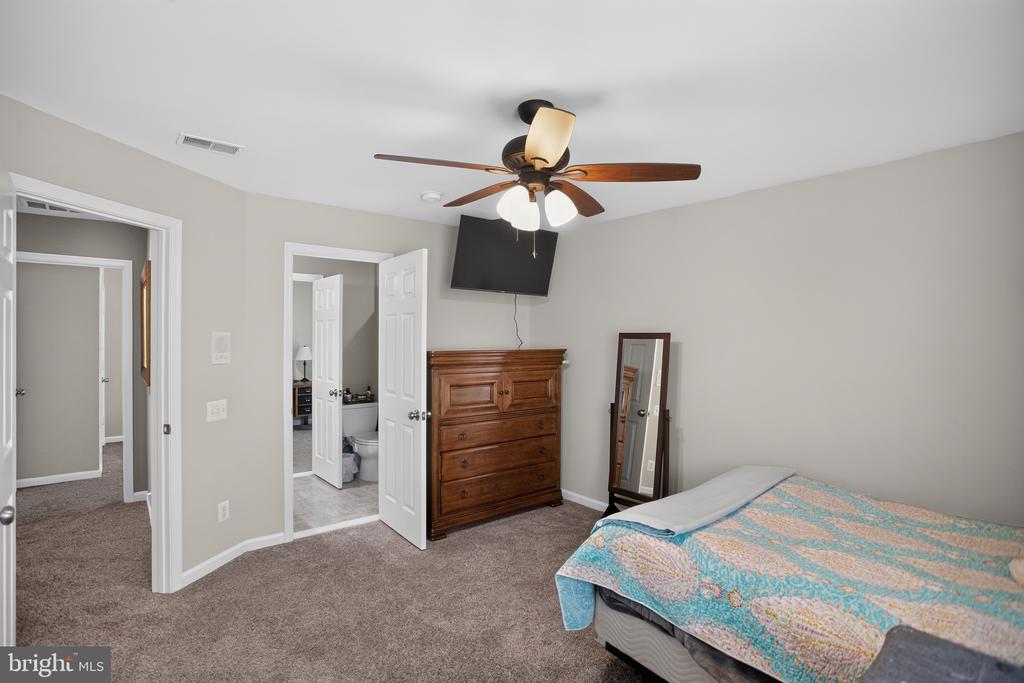6442 WHITES MILL LN, WARRENTON, Virginia 20187, 5 Bedrooms Bedrooms, ,4 BathroomsBathrooms,Residential,6442 WHITES MILL LN,VAFQ2022682 MLS # VAFQ2022682