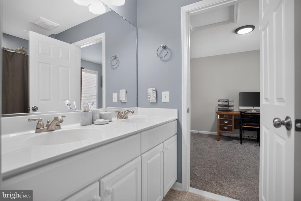 6442 WHITES MILL LN, WARRENTON, Virginia 20187, 5 Bedrooms Bedrooms, ,4 BathroomsBathrooms,Residential,6442 WHITES MILL LN,VAFQ2022682 MLS # VAFQ2022682