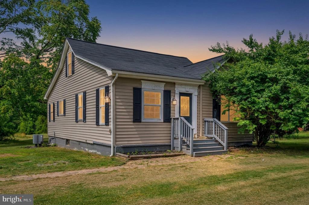 13832 POST OAK RD, SPOTSYLVANIA, Virginia 22551, 2 Bedrooms Bedrooms, ,1 BathroomBathrooms,Residential,13832 POST OAK RD,VASP2043118 MLS # VASP2043118