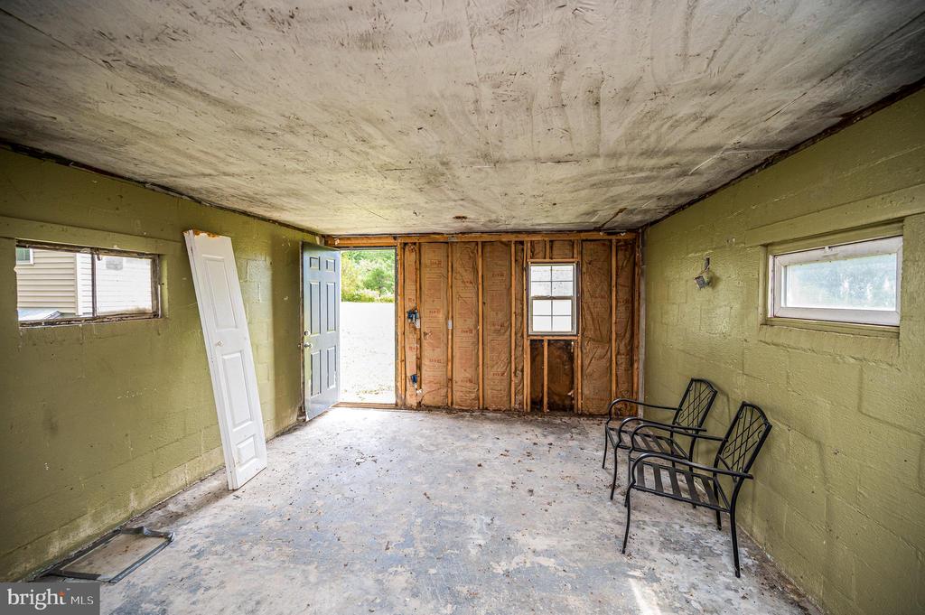 13832 POST OAK RD, SPOTSYLVANIA, Virginia 22551, 2 Bedrooms Bedrooms, ,1 BathroomBathrooms,Residential,13832 POST OAK RD,VASP2043118 MLS # VASP2043118