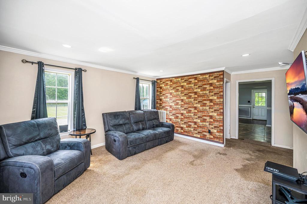 13832 POST OAK RD, SPOTSYLVANIA, Virginia 22551, 2 Bedrooms Bedrooms, ,1 BathroomBathrooms,Residential,13832 POST OAK RD,VASP2043118 MLS # VASP2043118
