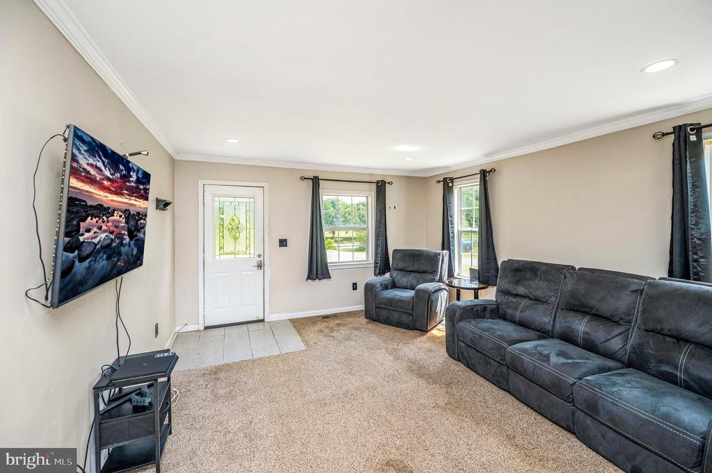 13832 POST OAK RD, SPOTSYLVANIA, Virginia 22551, 2 Bedrooms Bedrooms, ,1 BathroomBathrooms,Residential,13832 POST OAK RD,VASP2043118 MLS # VASP2043118