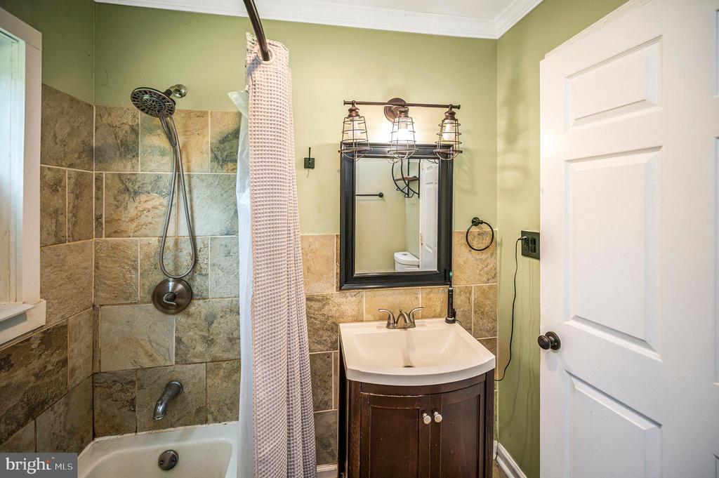 13832 POST OAK RD, SPOTSYLVANIA, Virginia 22551, 2 Bedrooms Bedrooms, ,1 BathroomBathrooms,Residential,13832 POST OAK RD,VASP2043118 MLS # VASP2043118