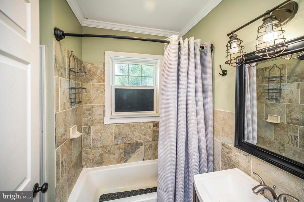 13832 POST OAK RD, SPOTSYLVANIA, Virginia 22551, 2 Bedrooms Bedrooms, ,1 BathroomBathrooms,Residential,13832 POST OAK RD,VASP2043118 MLS # VASP2043118