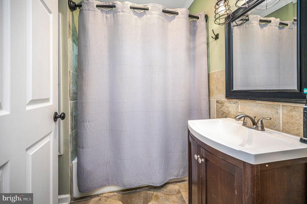 13832 POST OAK RD, SPOTSYLVANIA, Virginia 22551, 2 Bedrooms Bedrooms, ,1 BathroomBathrooms,Residential,13832 POST OAK RD,VASP2043118 MLS # VASP2043118