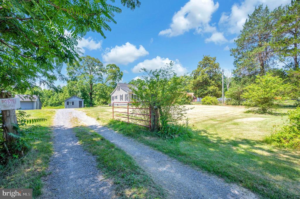 13832 POST OAK RD, SPOTSYLVANIA, Virginia 22551, 2 Bedrooms Bedrooms, ,1 BathroomBathrooms,Residential,13832 POST OAK RD,VASP2043118 MLS # VASP2043118