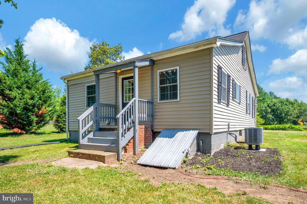 13832 POST OAK RD, SPOTSYLVANIA, Virginia 22551, 2 Bedrooms Bedrooms, ,1 BathroomBathrooms,Residential,13832 POST OAK RD,VASP2043118 MLS # VASP2043118