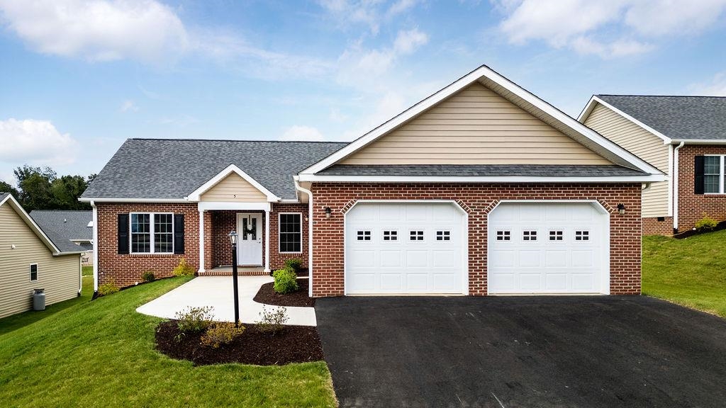 5 RIVER OAK DR, STAUNTON, Virginia 24401, 3 Bedrooms Bedrooms, ,2 BathroomsBathrooms,Residential,5 RIVER OAK DR,678924 MLS # 678924
