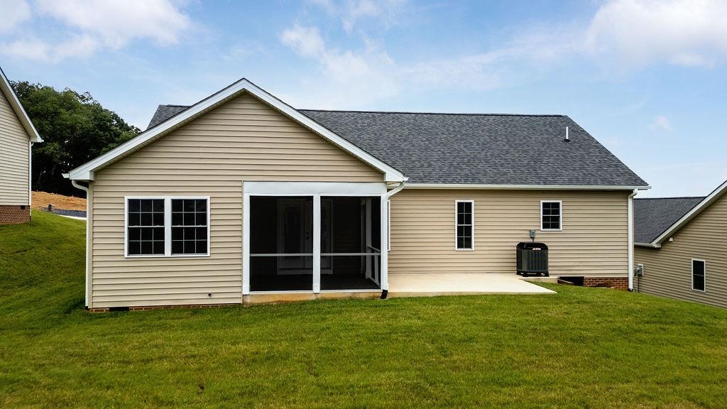 5 RIVER OAK DR, STAUNTON, Virginia 24401, 3 Bedrooms Bedrooms, ,2 BathroomsBathrooms,Residential,5 RIVER OAK DR,678924 MLS # 678924