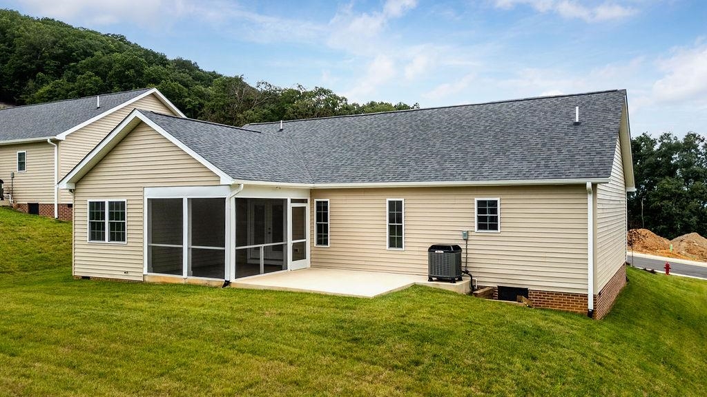 5 RIVER OAK DR, STAUNTON, Virginia 24401, 3 Bedrooms Bedrooms, ,2 BathroomsBathrooms,Residential,5 RIVER OAK DR,678924 MLS # 678924