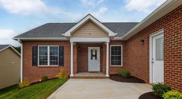 5 RIVER OAK DR, STAUNTON, Virginia 24401, 3 Bedrooms Bedrooms, ,2 BathroomsBathrooms,Residential,5 RIVER OAK DR,678924 MLS # 678924