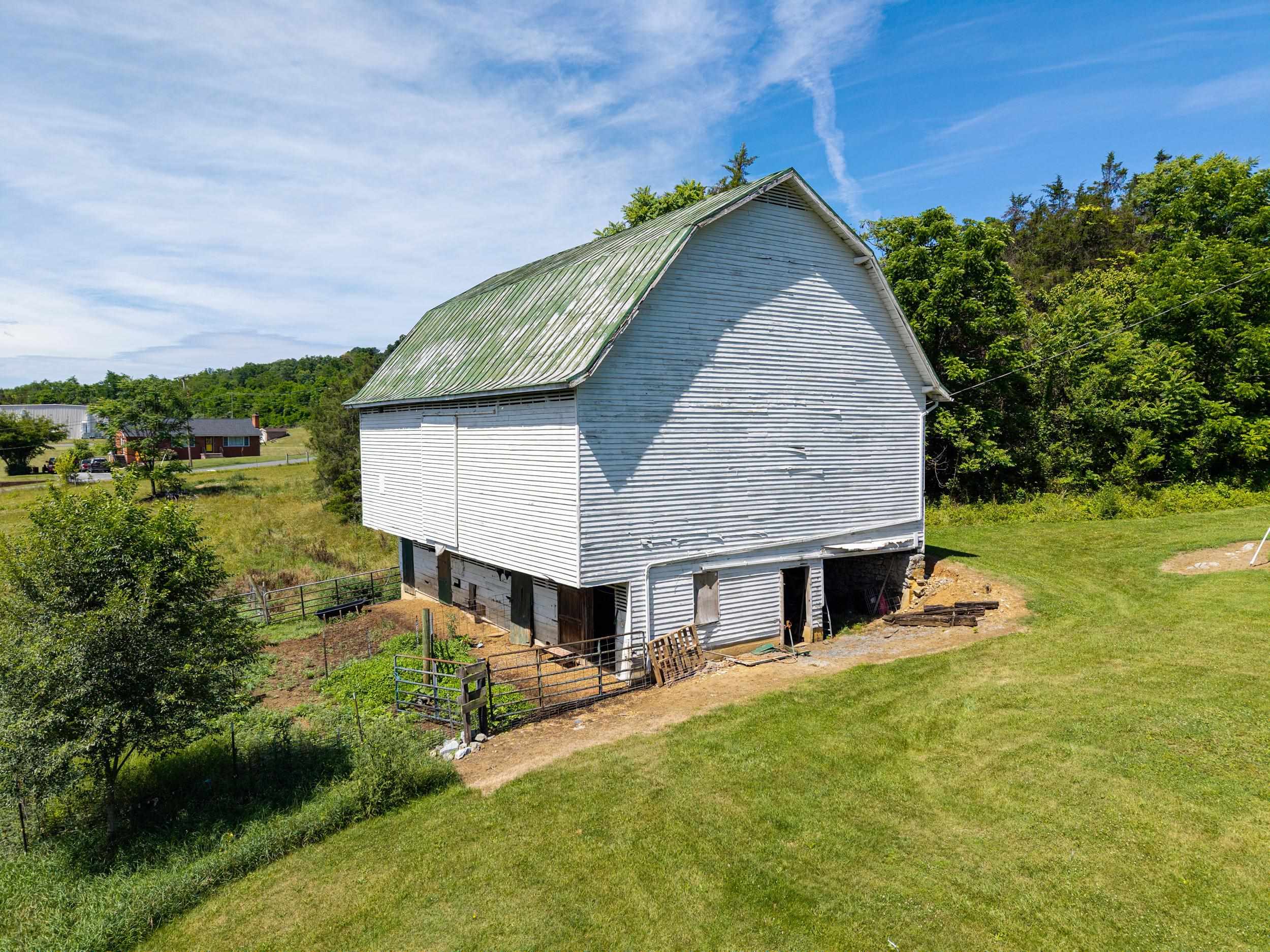 24033 OLD VALLEY PIKE, MAURERTOWN, Virginia 22644, 3 Bedrooms Bedrooms, ,2 BathroomsBathrooms,Residential,24033 OLD VALLEY PIKE,678927 MLS # 678927