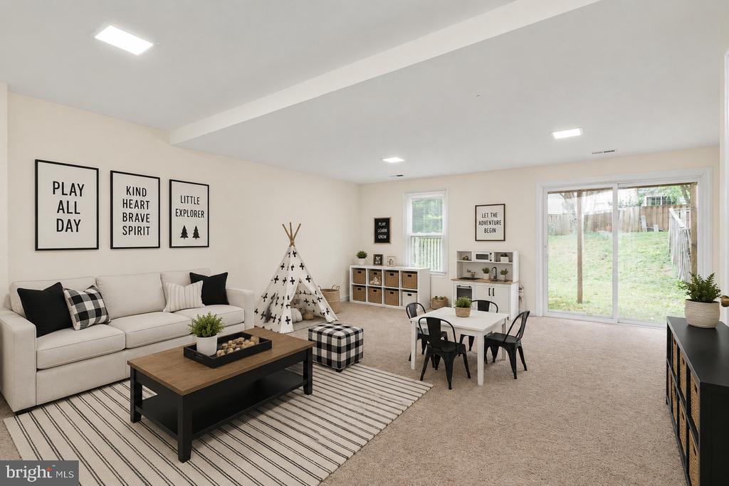10740 BRICE CT, FREDERICKSBURG, Virginia 22407, 4 Bedrooms Bedrooms, ,3 BathroomsBathrooms,Residential,BALLANTRAYE,10740 BRICE CT,VASP2043262 MLS # VASP2043262