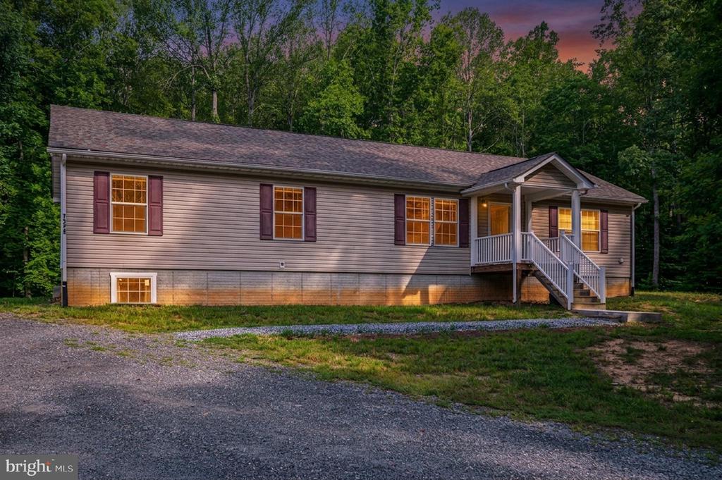 7324 RED FEATHER LN, SPOTSYLVANIA, Virginia 22551, 4 Bedrooms Bedrooms, ,2 BathroomsBathrooms,Residential,7324 RED FEATHER LN,VASP2043250 MLS # VASP2043250