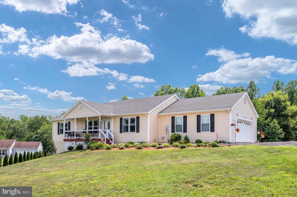 160 LANCASTER CT, LOUISA, Virginia 23093, 3 Bedrooms Bedrooms, ,2 BathroomsBathrooms,Residential,160 LANCASTER CT,VALA2010136 MLS # VALA2010136