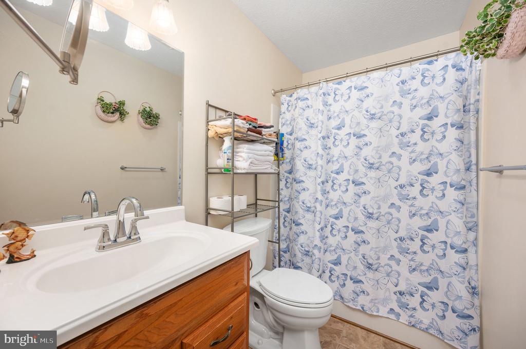 160 LANCASTER CT, LOUISA, Virginia 23093, 3 Bedrooms Bedrooms, ,2 BathroomsBathrooms,Residential,160 LANCASTER CT,VALA2010136 MLS # VALA2010136