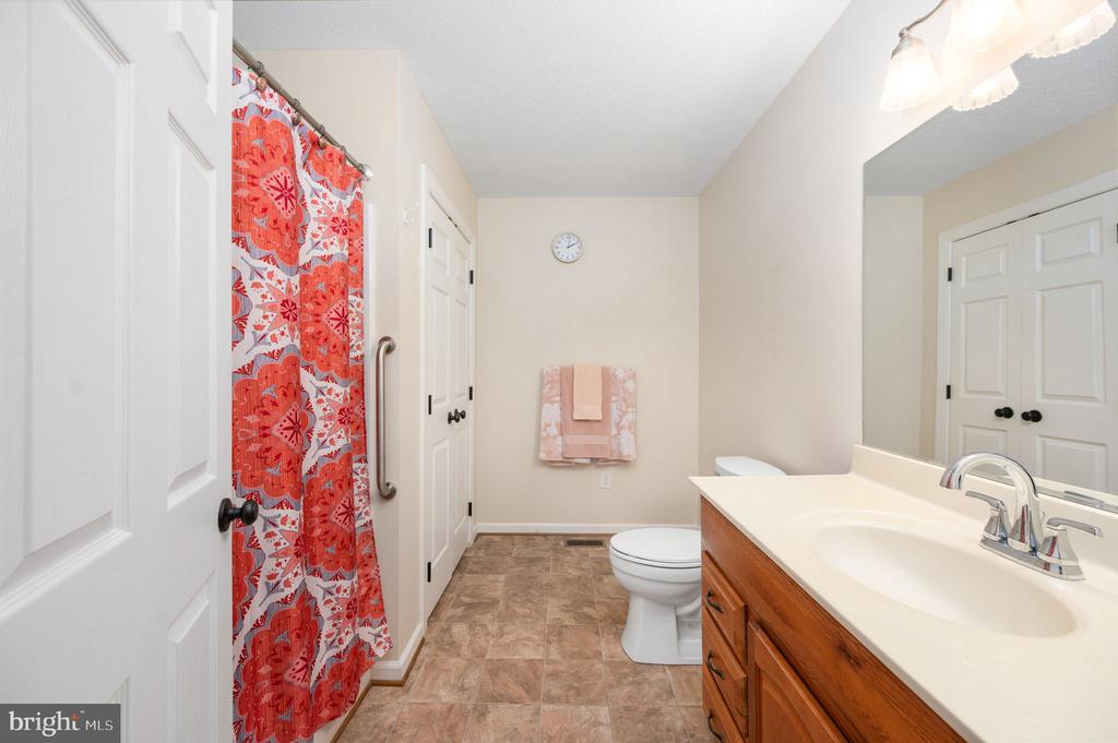 160 LANCASTER CT, LOUISA, Virginia 23093, 3 Bedrooms Bedrooms, ,2 BathroomsBathrooms,Residential,160 LANCASTER CT,VALA2010136 MLS # VALA2010136