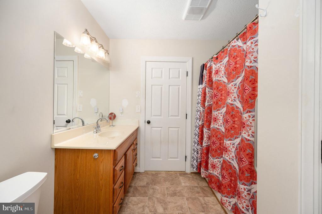 160 LANCASTER CT, LOUISA, Virginia 23093, 3 Bedrooms Bedrooms, ,2 BathroomsBathrooms,Residential,160 LANCASTER CT,VALA2010136 MLS # VALA2010136